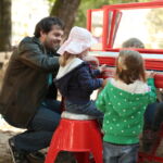 </a>
<strong>"Unsichtbares Klavier" von TUBA Design</strong>
Röcklspielplatz
</a>
<strong><a href="http://www.ebay.de/itm/291273964676?ssPageName=STRK:MESELX:IT&_trksid=p3984.m1558.l2649" target="_blank"> >>> "Unsichtbares Klavier" bei E-bay kaufen <<< </a></strong>
</a>
SICHTBAR? UNSICHTBAR?LEISE? LAUT? Das Klavier „tarnt“ sich und verschmilzt mit seiner Umgebung. Einzig das dreidimensionale Raumgitter – durch Signalfarbe hervorgehoben – sticht ins Auge und deutet schwerelos das Schema und damit die Idee eines Klaviers an. Erst durch das Spiel, den Klang und die Musik entsteht eine greifbare Präsenz des Instruments. Zustand: Klavier mit Geschichte, aber wieder stimmbar.
</a>
<strong><a href="http://www.isarlust.org/mitglied-spende/" target="_blank"> >>> Bitte hier klicken, um Spiel mich! München 2014 mit einer steuerabzugsfähigen Spende zu unterstützen. <<< </a></strong> </a></strong>
</a>
(Foto: Elli Fischer)