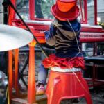 </a>
<strong>"Unsichtbares Klavier" von TUBA Design</strong>
Röcklspielplatz
</a>
<strong><a href="http://www.ebay.de/itm/291273964676?ssPageName=STRK:MESELX:IT&_trksid=p3984.m1558.l2649" target="_blank"> >>> "Unsichtbares Klavier" bei E-bay kaufen <<< </a></strong>
</a>
SICHTBAR? UNSICHTBAR?LEISE? LAUT? Das Klavier „tarnt“ sich und verschmilzt mit seiner Umgebung. Einzig das dreidimensionale Raumgitter – durch Signalfarbe hervorgehoben – sticht ins Auge und deutet schwerelos das Schema und damit die Idee eines Klaviers an. Erst durch das Spiel, den Klang und die Musik entsteht eine greifbare Präsenz des Instruments. Zustand: Klavier mit Geschichte, aber wieder stimmbar.
</a>
<strong><a href="http://www.isarlust.org/mitglied-spende/" target="_blank"> >>> Bitte hier klicken, um Spiel mich! München 2014 mit einer steuerabzugsfähigen Spende zu unterstützen. <<< </a></strong> </a></strong>
</a>
(Foto: Elli Fischer)