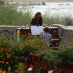 </a>
<strong>"Urban Knitting" von "Die Rausfrauen"</strong>
Isarbalkon/ Corneliusbrücke
</a>
<strong> >>> Klavier "Urban Knitting" ist bereits verkauft <<< </a></strong>
</a>
Seit über drei Jahren machen die Rausfrauen den öffentlichen Raum unsicher, bestücken und beglücken ihn mit handwerklichen Erzeugnissen, die normalerweise schön versteckt im Privaten bleiben. Natürlich wird es stilecht mit rausfräulichen Produkten garniert – wir pflanzen darauf eine bunte Häkelblumenwiese und besticken es im Kreuzstich. Zustand: Klavier mit Geschichte, aber wieder stimmbar.
</a>
<strong><a href="http://www.isarlust.org/mitglied-spende/" target="_blank"> >>> Bitte hier klicken, um Spiel mich! München 2014 mit einer steuerabzugsfähigen Spende zu unterstützen. <<< </a></strong> </a></strong>
</a>
(Foto: Benjamin David)