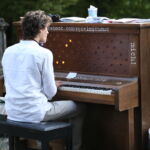 </a>
<strong>"Leuchtklavier" von 507nanometer</strong>
Friedensengel
</a>
<strong><a href="http://www.ebay.de/itm/291273964672?ssPageName=STRK:MESELX:IT&_trksid=p3984.m1558.l2649" target="_blank"> >>> "Leuchtklavier" bei E-Bay kaufen <<< </a></strong>
</a>
Auf dem Klavier ist es nicht nur möglich Töne sondern dazu auch Licht zu spielen. Die Front des Klaviers wurde dazu mit kleinen Glühbirnen bestückt, welche jeweils in eine Vertiefung im Holz eingelassen sind. Somit ist nicht nur die Glühbirne an sich sondern vor allem auch die beleuchtete Vertiefung im Holz sichtbar. Zustand: Klavier mit Geschichte, aber wieder stimmbar.
</a>
<strong><a href="http://www.isarlust.org/mitglied-spende/" target="_blank"> >>> Bitte hier klicken, um Spiel mich! München 2014 mit einer steuerabzugsfähigen Spende zu unterstützen. <<< </a></strong> </a></strong>
</a>
(Foto: Benjamin David)