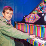 Neil Tarabulsi am Play Me, I'm Yours Flügel. Foto: Bernd Ducke / Flughafen München