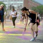 Kunsthappening Autofreie Isar auf der Ludwigsbrücke, Münchner machen die Brücke farbig, 21.Juli 2019 , Copyright : Foto : Stephan Rumpf