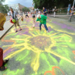 Kunsthappening Autofreie Isar auf der Ludwigsbrücke, Münchner machen die Brücke farbig, 21.Juli 2019 , Copyright : Foto : Stephan Rumpf