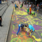 Kunsthappening Autofreie Isar auf der Ludwigsbrücke, Münchner machen die Brücke farbig, 21.Juli 2019 , Copyright : Foto : Stephan Rumpf